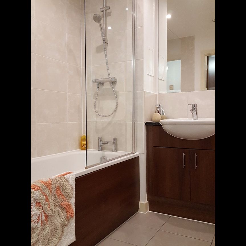 1 Bed Flat, Laval House, TW8 - Photo 1