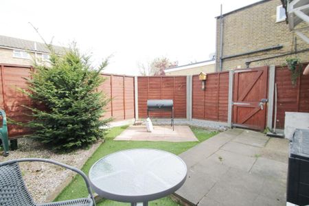 1 bedroom semi-detached house to rent - Photo 5