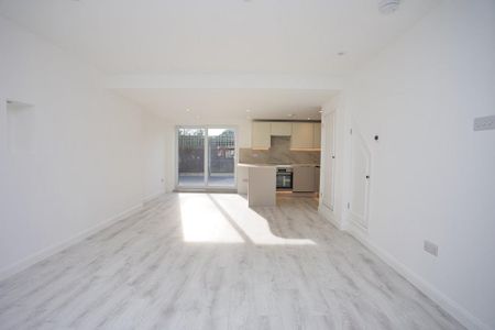 3 bedroom semi-detached house to rent - Photo 3