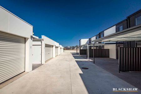 CENTRAL FOUR BEDROOM TOWNHOUSE - Photo 2