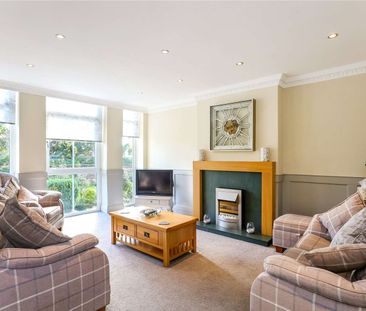 Superb fully renovated two bed two bath period apartment. Beautiful... - Photo 6