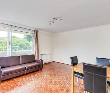 3 bedroom flat in Warwick Drive - Photo 5