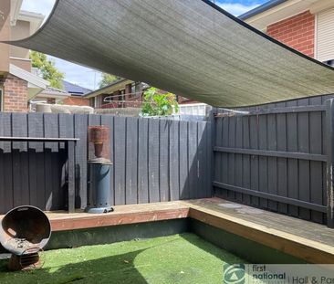 TOWNHOUSE! - Photo 1