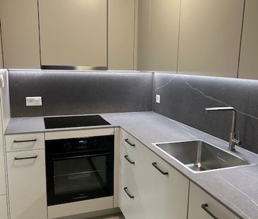 Renovierte 2.5 Zimmerwohnung mit tollem Terrassenbereich & Seeblick - Photo 4