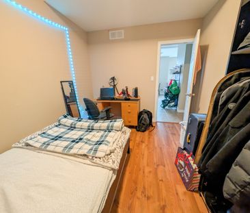 **ALL UTILITIES INCLUDED** STUDENT ROOMS FOR RENT IN ST. CATHARINES... - Photo 4