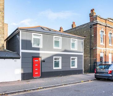 3 bedroom flat to rent - Photo 4