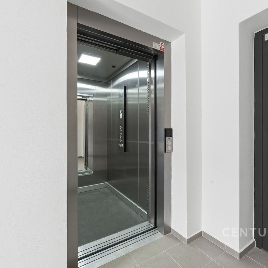 Pronájem bytu 2+kk 68 m² - Photo 1
