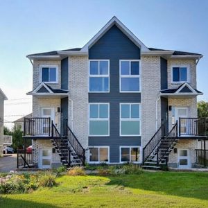 À LOUER Grand 4 1/2 Rénové à Neuf - Photo 2