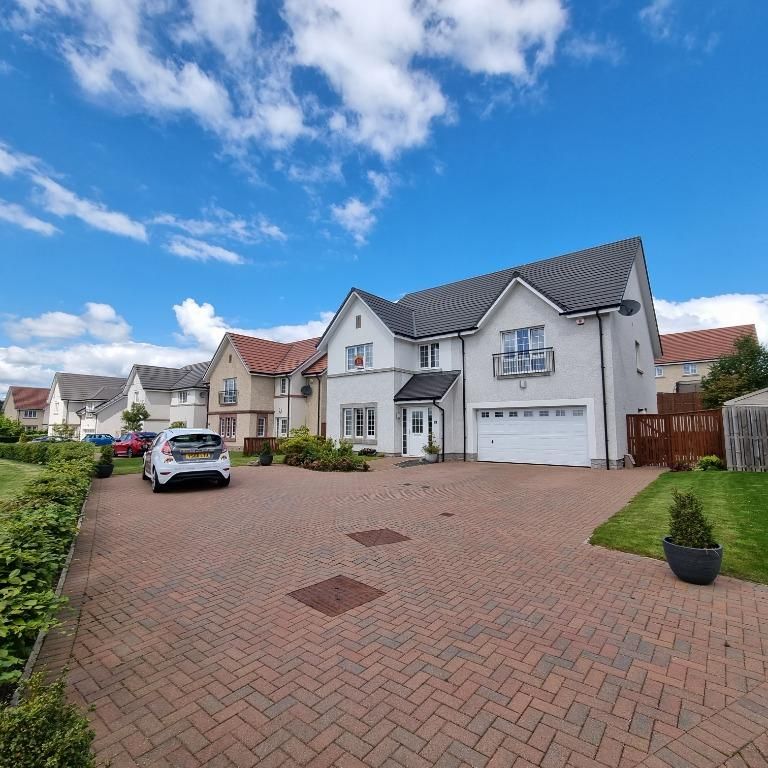 5 bedroom detached house to rent - Photo 1