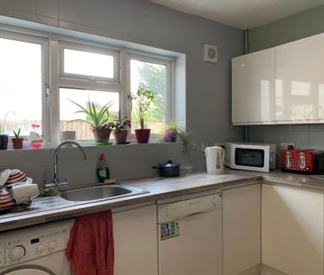 1 bedroom in a house share to rent - Photo 4