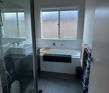 Cranbourne East - Photo 6