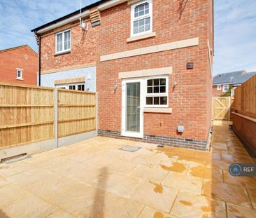 2 bedroom semi-detached house to rent - Photo 4