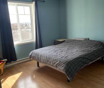 3 1/2 spacieux au 3e étage non fumeur - Photo 2