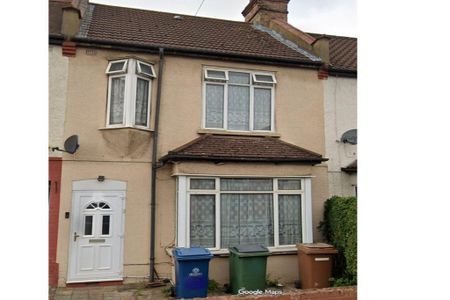 5 bedroom semi-detached house to rent - Photo 4