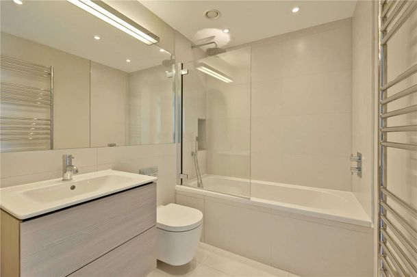 Spacious and very luxurious apartment in the heart of Farnham. - Photo 1