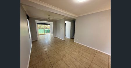 FRESHLY RENOVATED 3 BEDROOM TOWNHOUSE!! - Photo 3