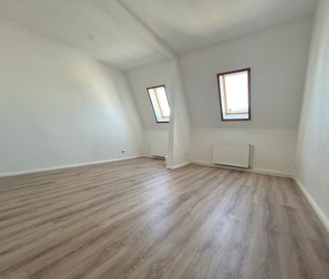 Perfekte WG-Wohnung im Dachgeschoss mit Einbauküche - Foto 3