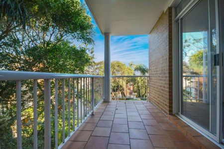 ULTRA SPACIOUS & PRIVATE APARTMENT IN FANTASTIC LOCATION - Photo 4