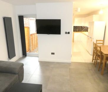 6 bedroom semi-detached house to rent - Photo 3