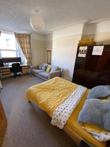 5 bedroom terraced house to rent - Photo 4