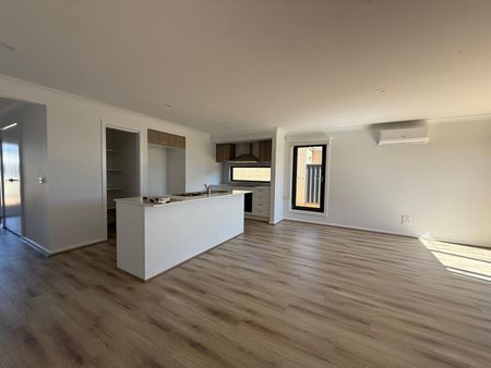 17 Callistemon Ave, Yarrawonga VIC 3730 - House For Rent | Domain - Photo 5