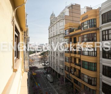 Piso de alquiler en Carrer de Ciril Amorós, El Pla del Remei - Photo 2
