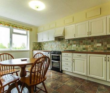 Weekes Drive, Cippenham, SL1 - Photo 4