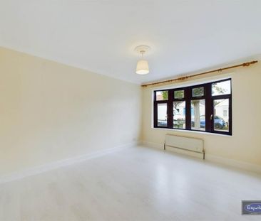 5 bedroom semi-detached bungalow to rent - Photo 5