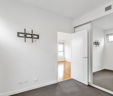 Modern apartment displaying both style and space! - Photo 1