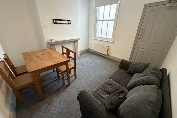 Essex Street - Photo 1