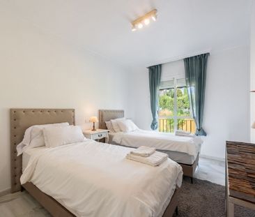 2 Bedroom Apartment For Rent in Nueva Andalucía, Málaga - Photo 6