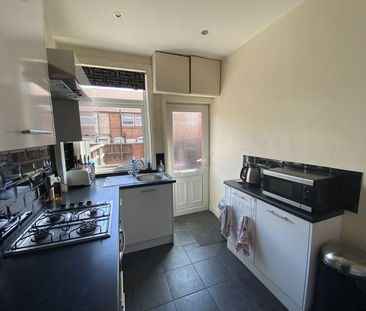 1 bedroom in a house share to rent - Photo 6