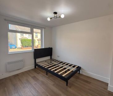 6 bedroom end of terrace house to rent - Photo 4