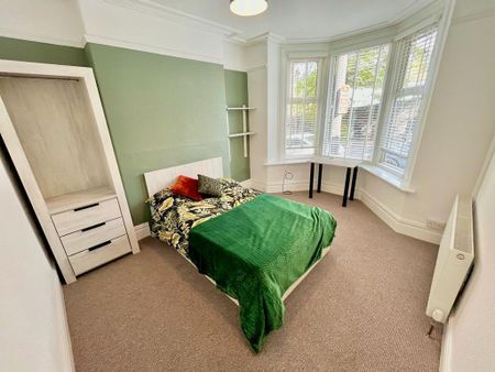 4 bedroom private hall to rent - Photo 4