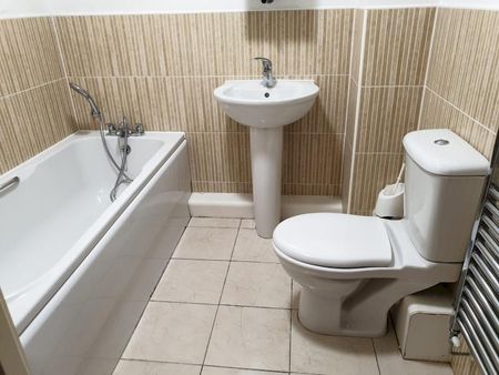 2 bedroom flat to rent - Photo 2