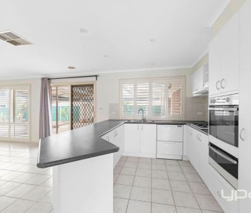 Prime Location - Close to Watergardens, Keilor Central & Brimbank P... - Photo 2