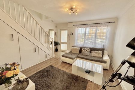 Christopher Close - Photo 3