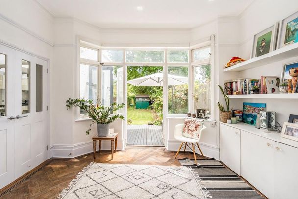 3 bedroom ground floor flat to rent - Photo 1