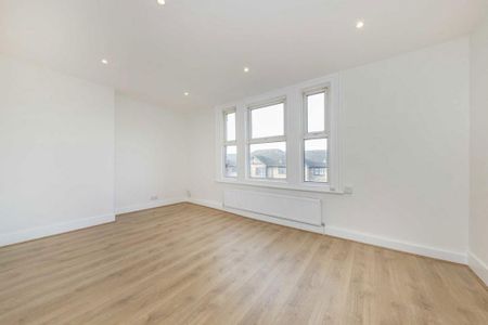 3 bedroom flat to rent - Photo 2