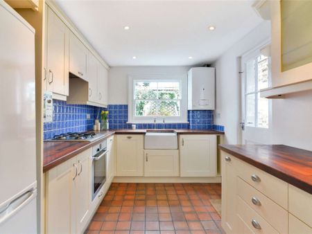 An ideal three bedroom cottage well located "between the commons" - Photo 5