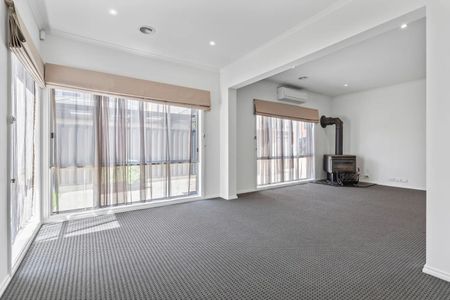 Spacious 4-Bedroom Family Home in Hillside - Photo 4