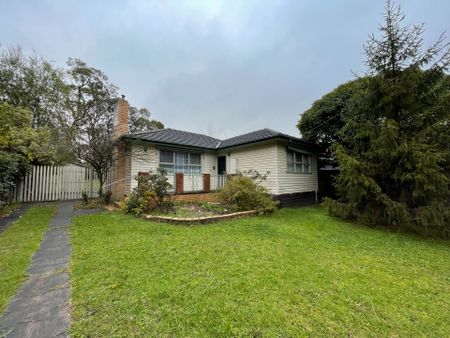 Located in Central Bayswater with Spacious Backyard - Photo 2