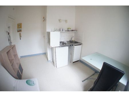 A LOUER ANGERS CENTRE VILLE - Studio avec meubles ... - Photo 2