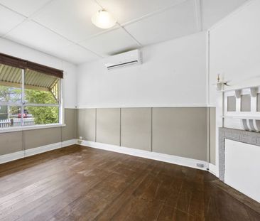 CENTRALLY LOCATED 3 BEDROOM HOME - Photo 3