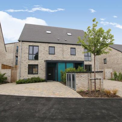 A modern four bedroom semi-detached house. Located in the new Elderberry Walk development. Available August and offered on an unfurnished basis. EPC - B - Photo 1