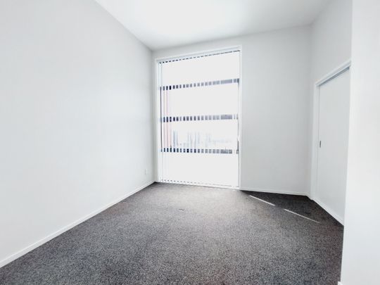 Trendy near new terraced home - Photo 1