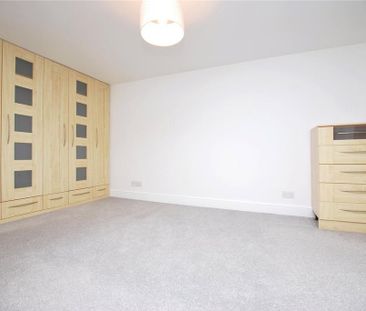 2 bedroom end of terrace house to rent - Photo 3