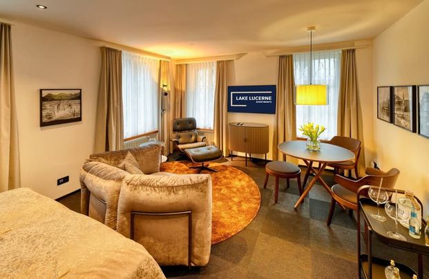 "Exkl. möbliertes Apartment in der Villa Felsenau in Hergiswil am See" - Photo 1