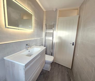 Three bed semi detached - Photo 4