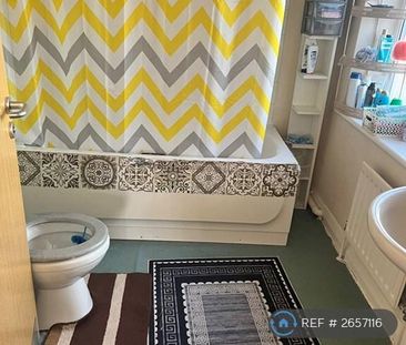 1 bedroom in a house share to rent - Photo 3